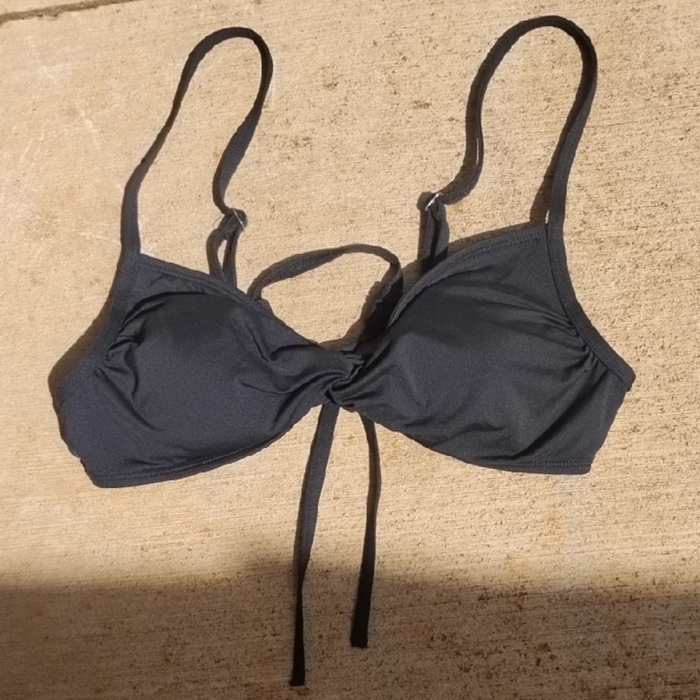 ☀️🌊Athleta Black Twist Bikini Top S